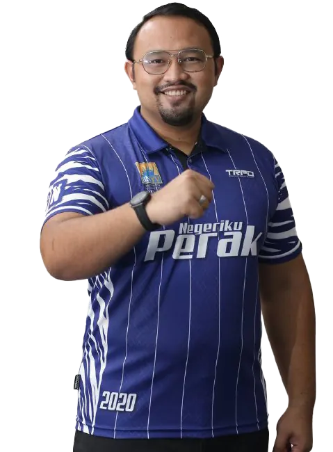 Ariff Zaky tersenyum dalam jersi biru Negeri Perak